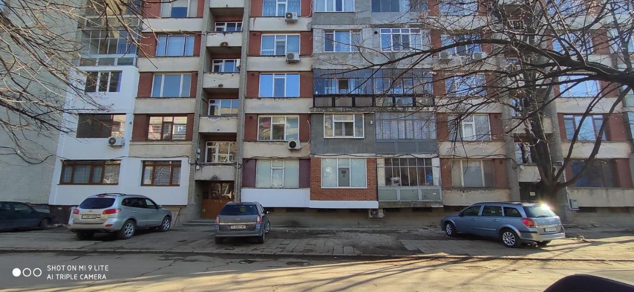 Уютен Апартамент В Търговище - 2 Спални И Кухня Luaran gambar